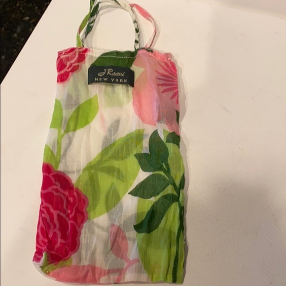 SARONG-WITH SUNGLASSES OR PHONE HOLDER-BEAUTY!! - Picture 3 of 4